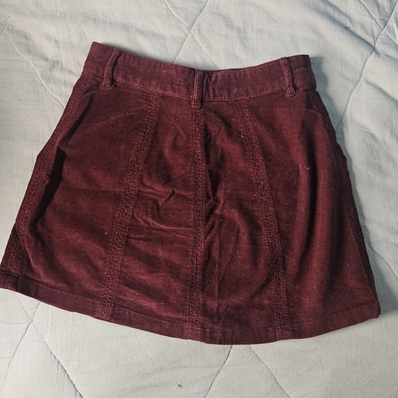 AMERICAN EAGLE Red Burgundy Corduroy Mini Skirt Button Front Size 00 AE - Picture 3 of 5